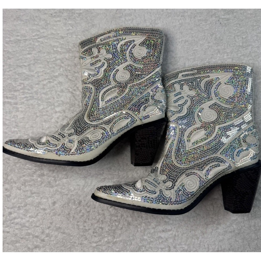 Helen & Heart Western Ankle Boots Womens 6 White‎ Iridescent Sequin Embroidered - Picture 2 of 6
